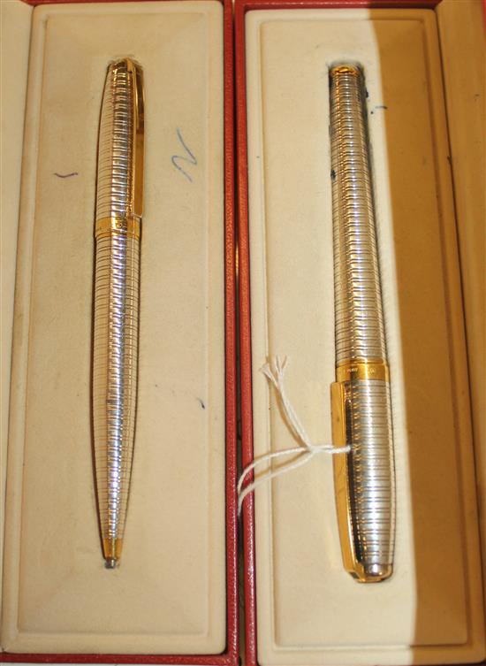 Two Dupont cased pens